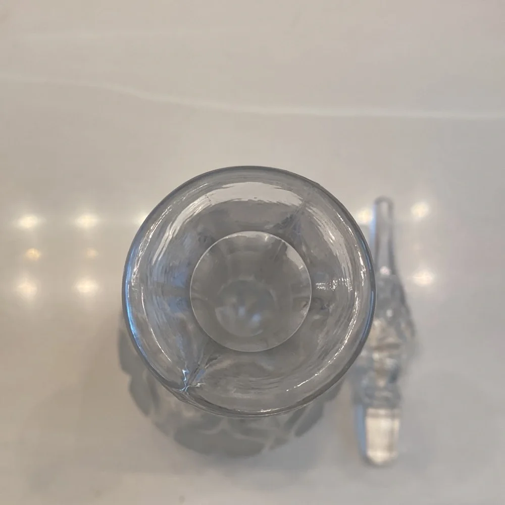 Gorgeous Crystal frosted wine decanter. 15‎ 1/2 in tall. Very heavy
